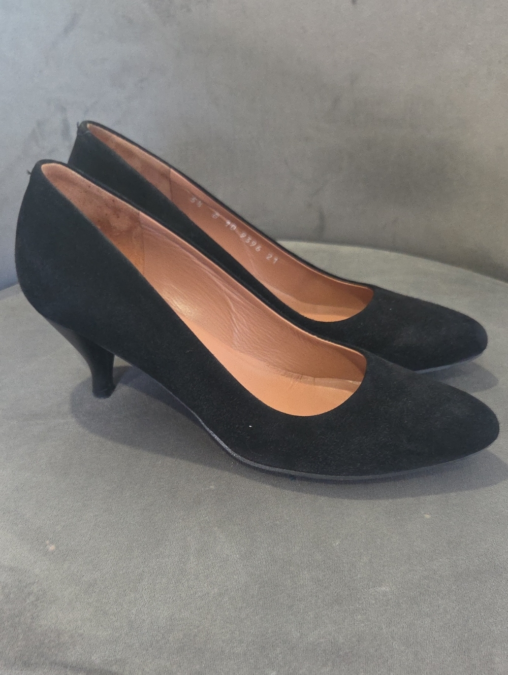 Robert Clergerie Black Suede Kitten Heel Pumps